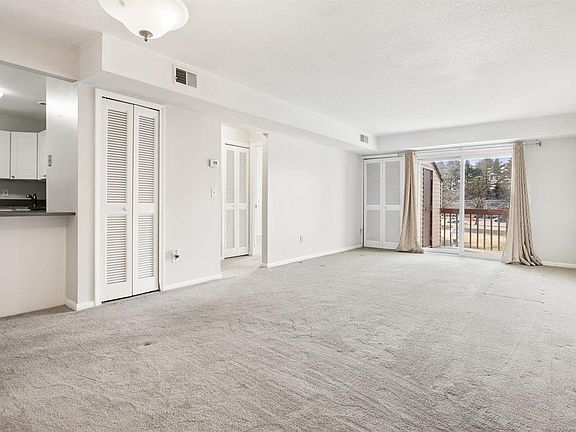 3rd image of 1606A Twin Circle Dr #1606