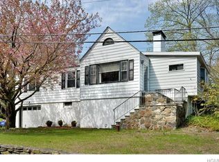 4 Johnson St, Lake Peekskill, NY 10537