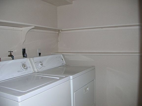 2483 Paseo Laundry Room