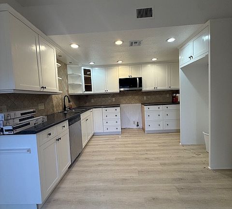 3rd image of 8437 De Soto Ave