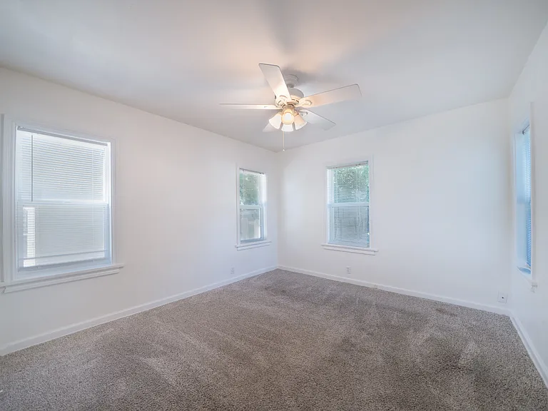241 S Bleckley Dr — Photo 5