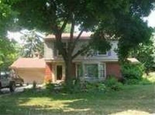 9260 Anderson Rd, Grosse Ile, MI 48138