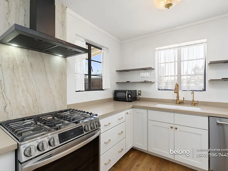 1136 E Almeria Rd — Photo 26