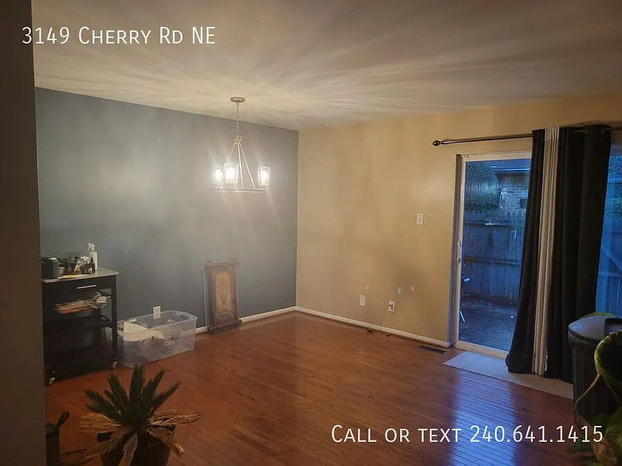 Lovely 3 BR/3.5 BA Townhome in Fort Lincoln! — Photo 2