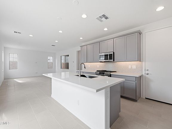 5th image of 3945 S VERBENA Avenue