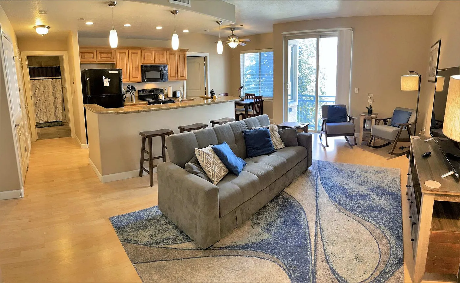 1 bed, 1.0 bath, 839 sqft, $3,614 — Photo 1