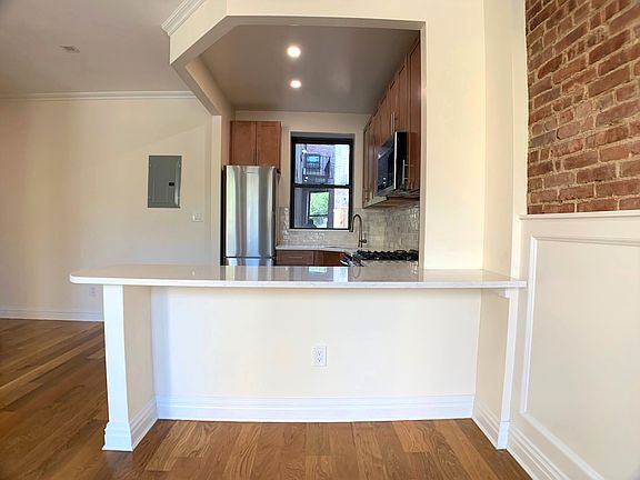 5th image of 151 E 81st St APT 6D