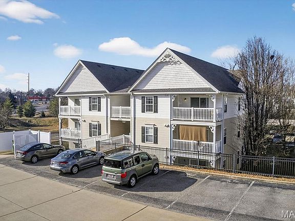 3rd image of 2490 Lampong Dr APT 300C