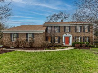 9 Devonshire Ln, Lincolnshire, IL 60069