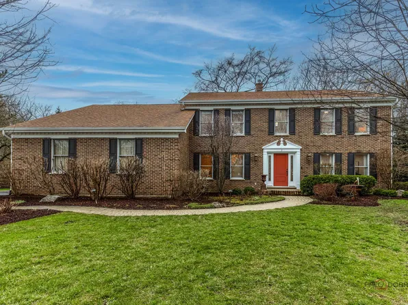 9 Devonshire Ln, Lincolnshire, IL 60069