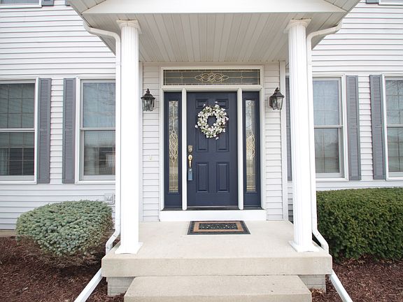 2nd image of 3926 Briarwood Dr
