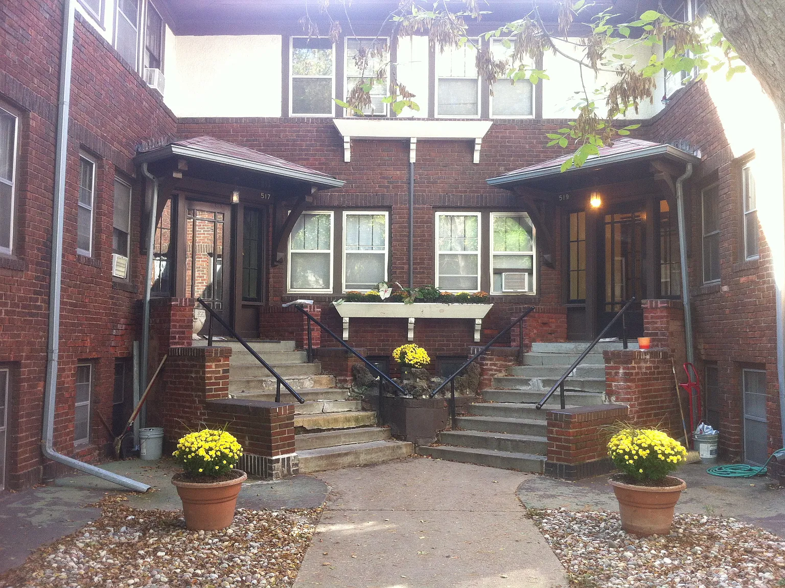 2 bed, 800 sqft, $1,330 — Photo 1