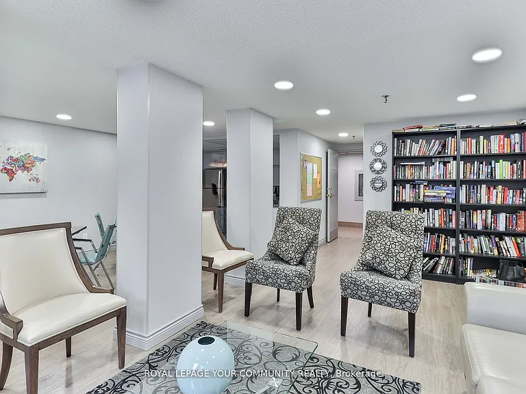 1240 Marlborough Ct #806 — Photo 37
