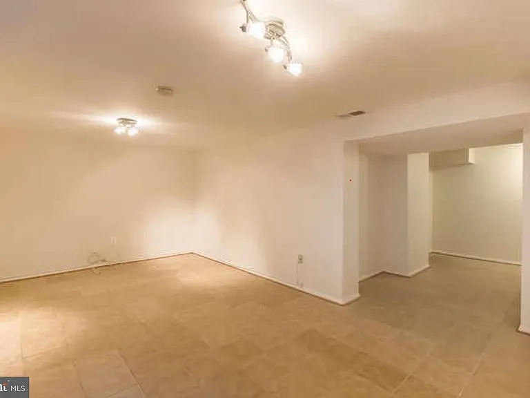 8302 Moline Pl — Photo 23