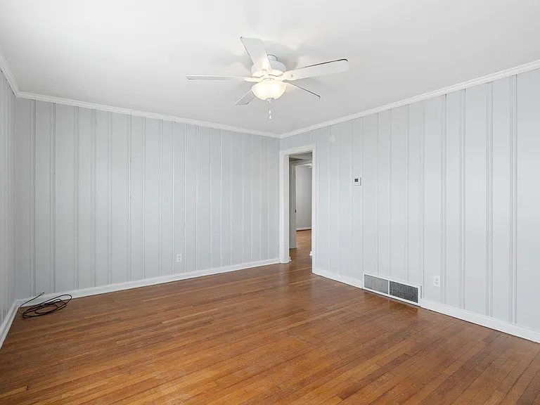 318 34th 1/2 St #A — Photo 14