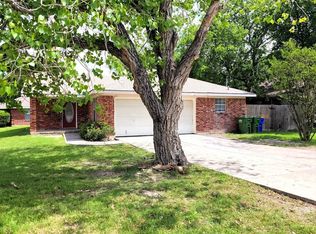 651 Meadow Park Dr, White Settlement, TX 76108
