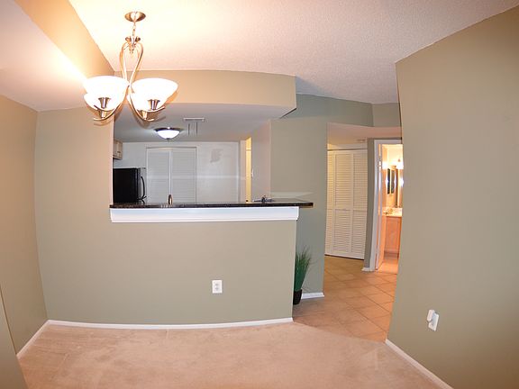 4th image of 1001 N Vermont St APT 405