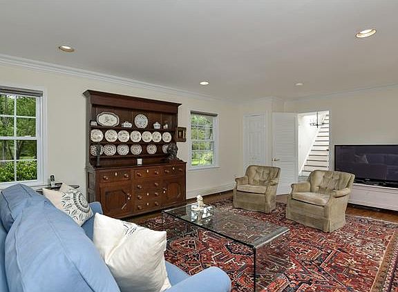 4th image of 17 Fox Den Rd