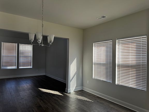 4th image of 1074 Rosefield Way NW