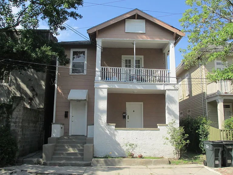 1426 1430 Urania Felicity — Photo 1