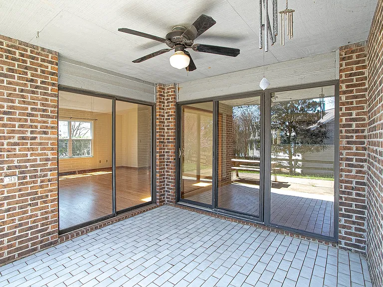 928 Tree Trunk Rd — Photo 10