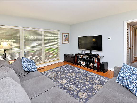 4th image of 8451 Jacinto St