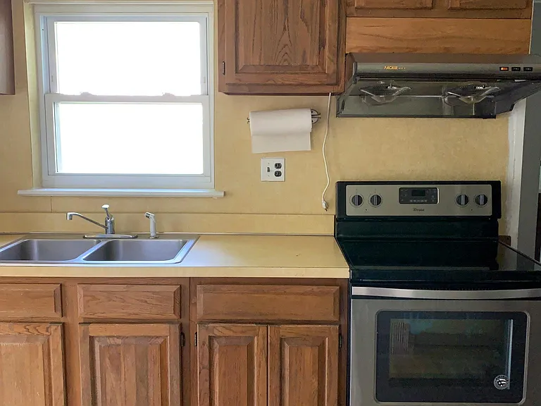 857 Maple Ave — Photo 17