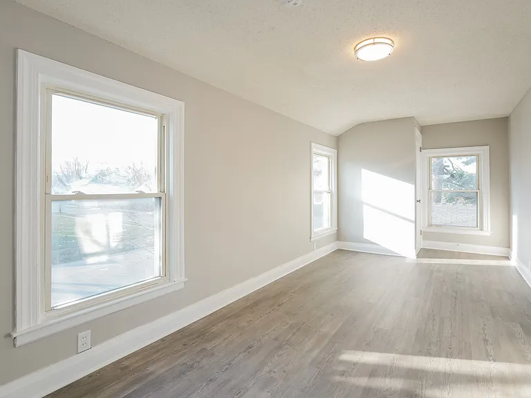 1632631_019_living_room_13611085.jpg