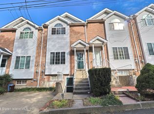 106 Robert Ln, Staten Island, NY 10301