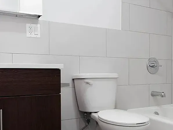 261 Eckford Street image 8 of 13