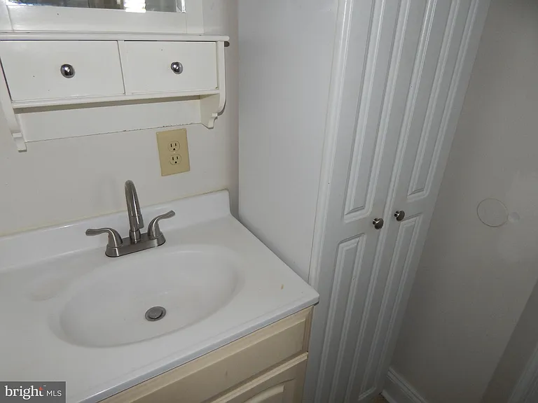 507 W John St #C — Photo 13