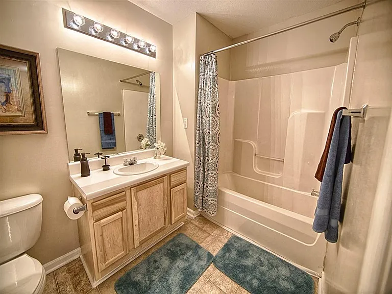 Mountain View Apartment Homes — Photo 10
