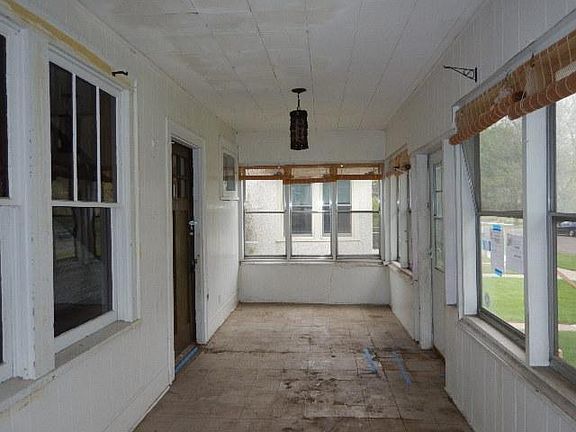 2nd image of 1215 Jessie St