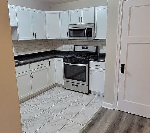 3rd image of 4932 S Packard Ave #18