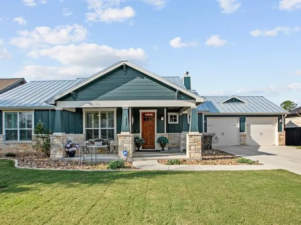 907 Laurel Ln, Fredericksburg, TX 78624