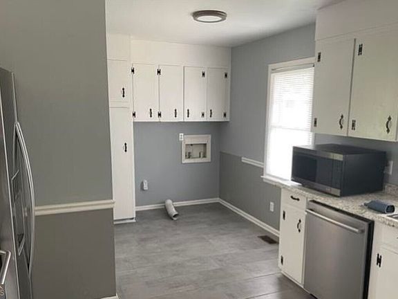 3rd image of 110 Hillridge Dr