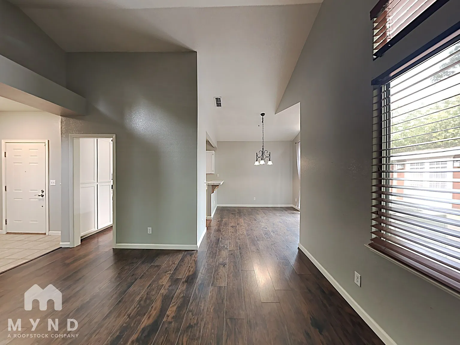 3 bed, 3.0 bath, 1648 sqft, $2,799 — Photo 3
