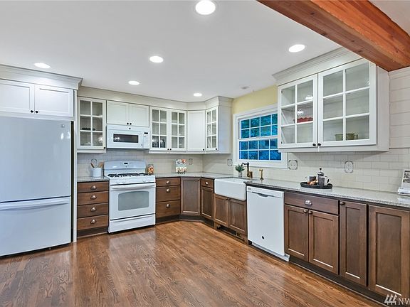 4th image of 19838 194th Ave NE