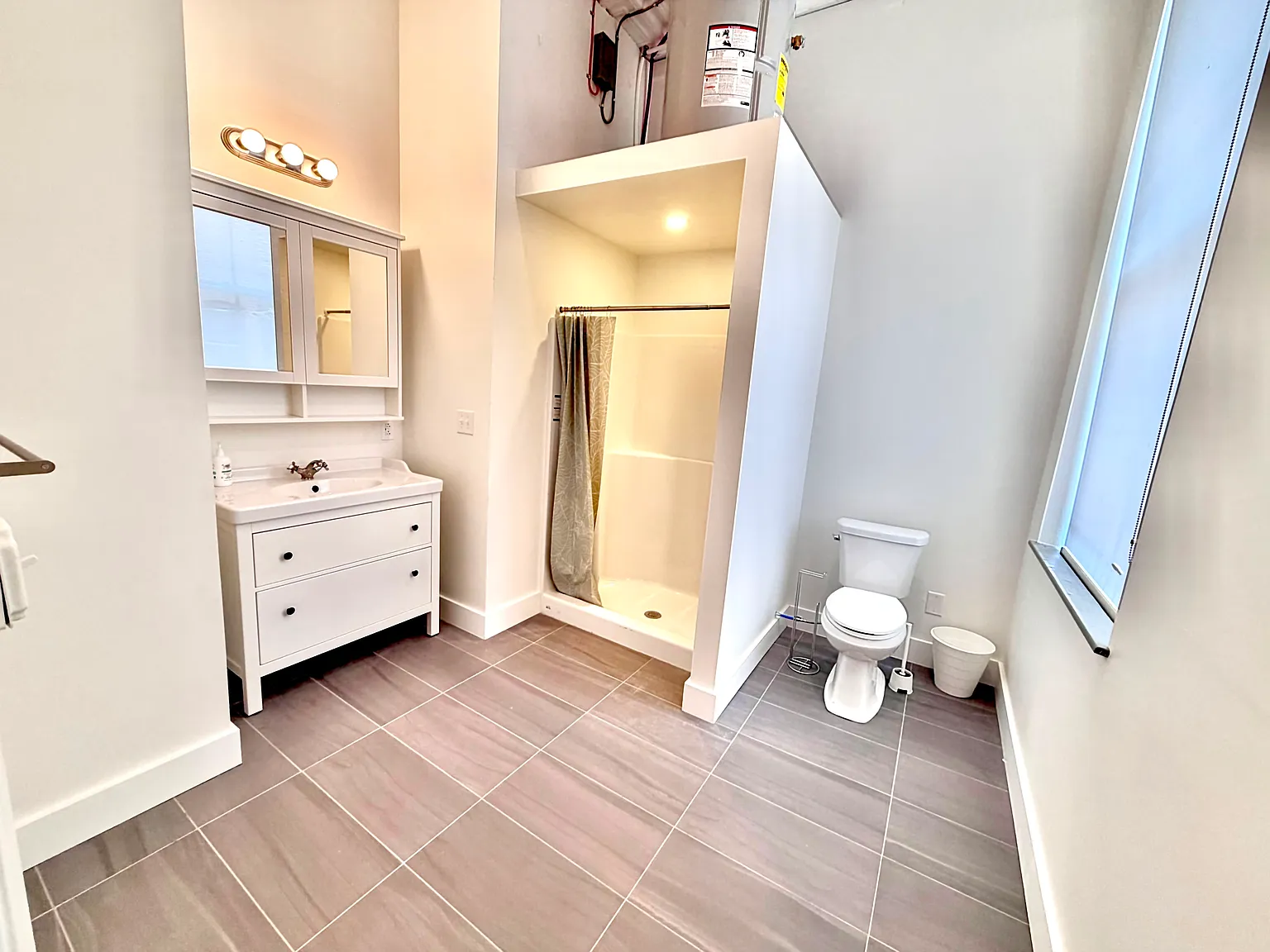 Studio, 600 sqft, $1,300 — Photo 2