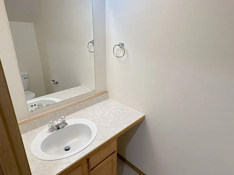 2 bed, 2.5 bath, 1350 sqft, $1,325 — Photo 6