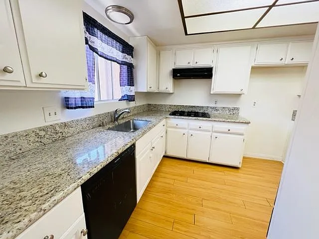 4622 W Broadway — Photo 18