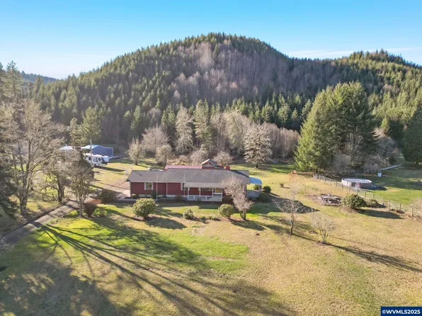 133 Bennett Ln, Blodgett, OR 97326