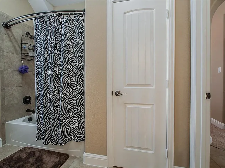 2440 Kingsgate Dr — Photo 14
