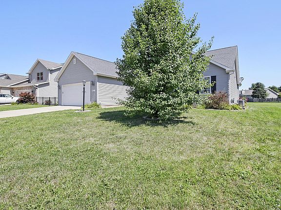2nd image of 3006 Appletree Dr