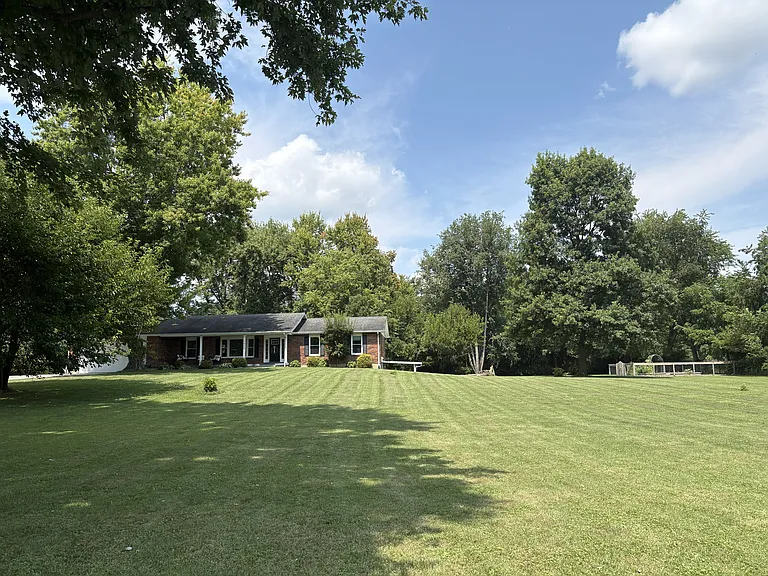 1025 Spring Valley Alpha Rd — Photo 2