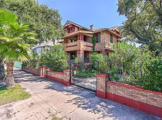 2911 Broadway St, Galveston, TX 77550