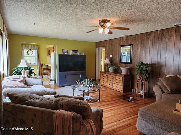 3rd image of 216 W Oak Ave