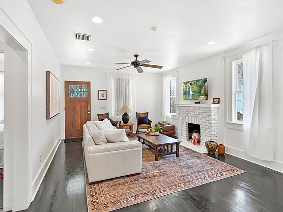 4th image of 2575 Dellwood Ave