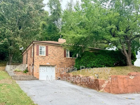 1215 East Dr, Bluefield, WV 24701