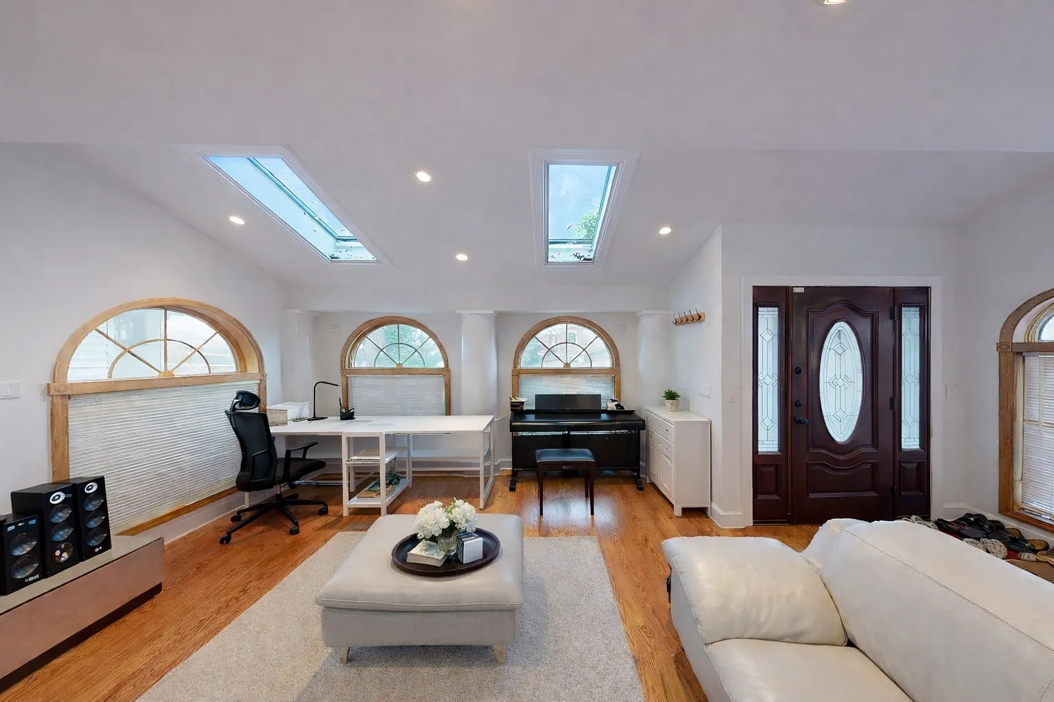 3 bed, 2000 sqft, $9,200 — Photo 2